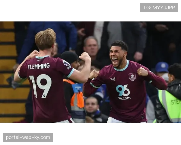 福法纳踩踏犯规染红离场 导致切尔西主场遭伯恩利绝平